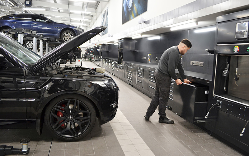 Dura delivers for Lookers’ JLR Dual Arch Site in Aylesbury