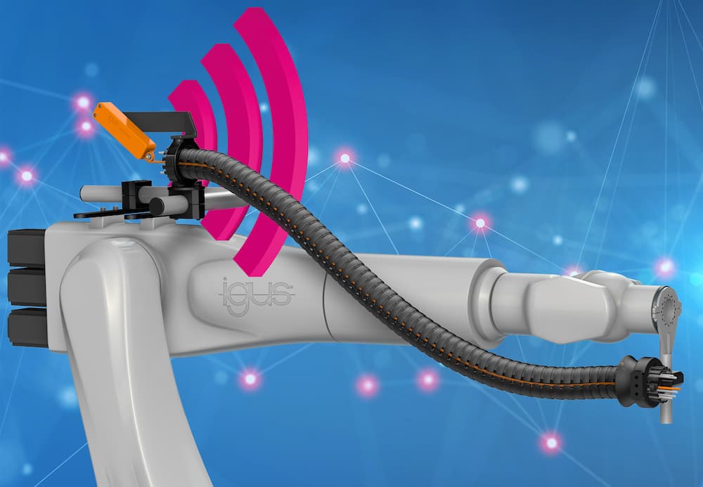 First monitoring system for robot e-chains detects chain breakages and prevents further damage