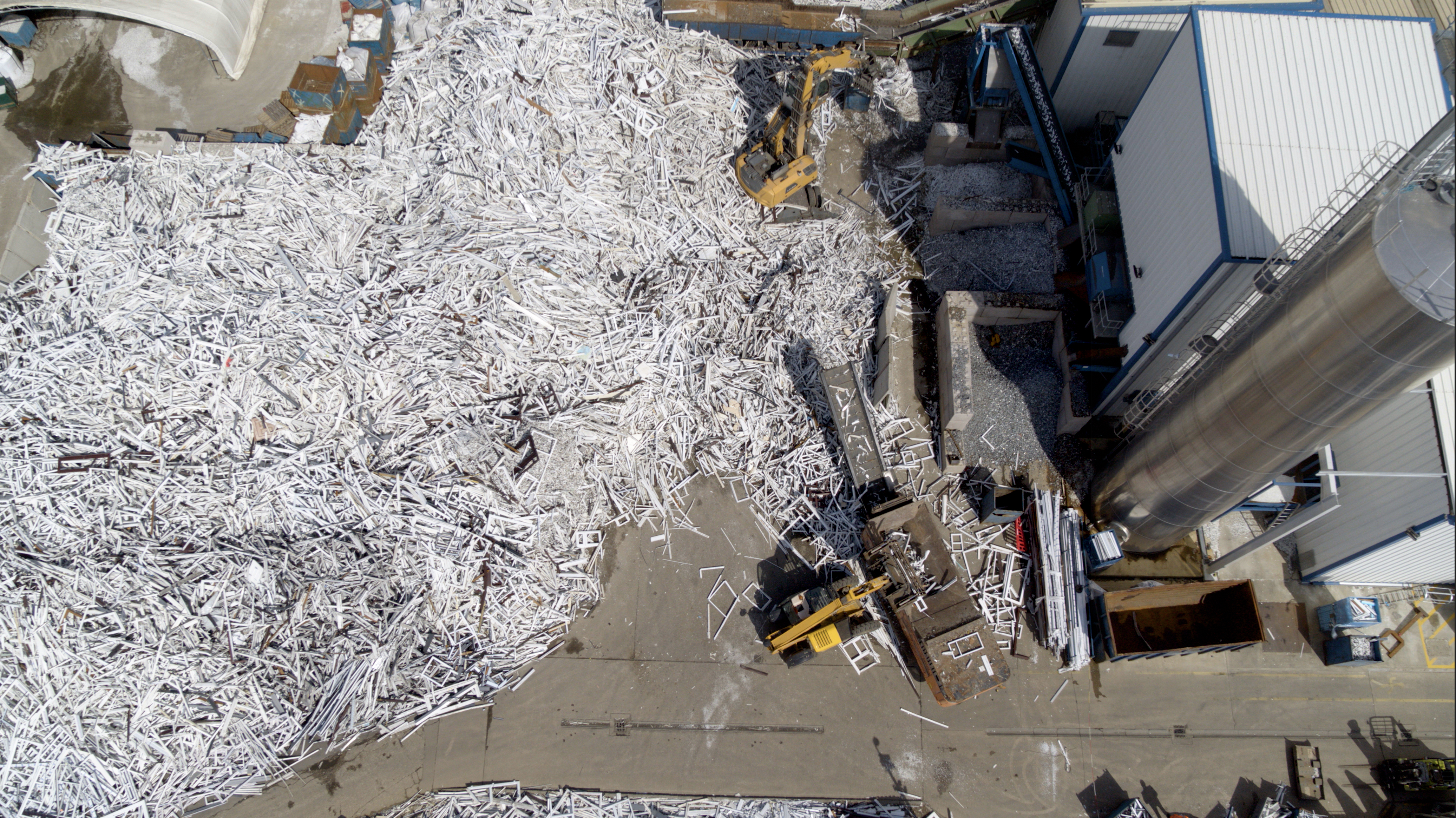 NEW VEKA RECYCLING VIDEO SHOWS THE COMPLEX PROCESSES THAT ARE CONVERTING OLD WINDOWS INTO NEW